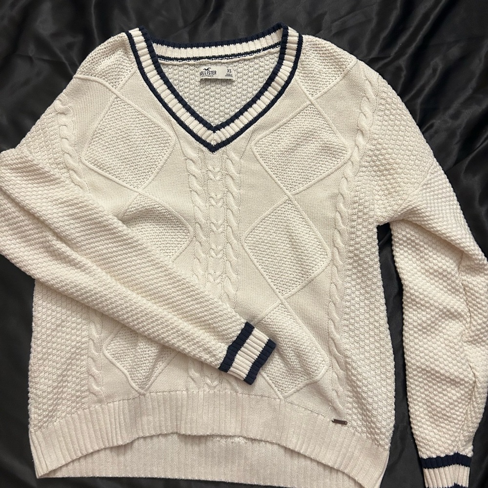 holister white sweater 🐇